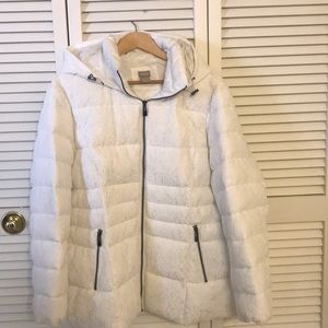 CHICO’S WHITE LACE PUFFER LINE JACKET. SIZE: 16/18